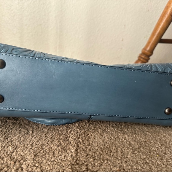 Elegant Blue Embossed Handbag - Picture 8 of 9